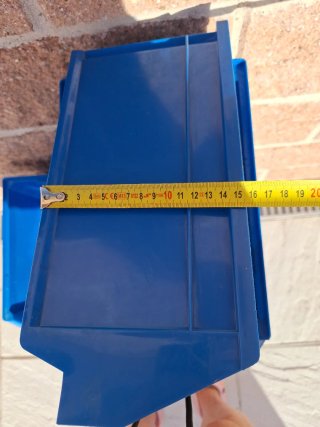 Gavetas azules de plástico