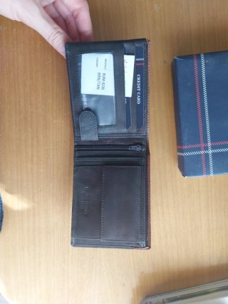 Cartera hombre marrón y detalles