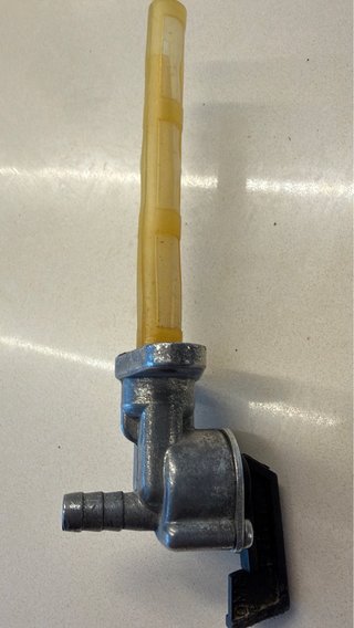 Grifo de gasolina ON/OFF/RES