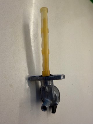 Grifo de gasolina ON/OFF/RES