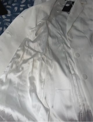 Vestido blazer blanco con plumas