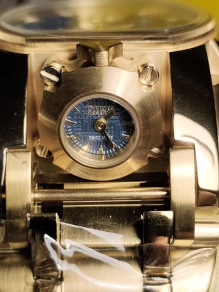 Reloj Invicta Bolt Zeus dorado