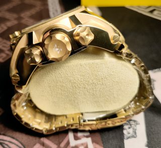 Reloj Invicta Bolt Zeus dorado