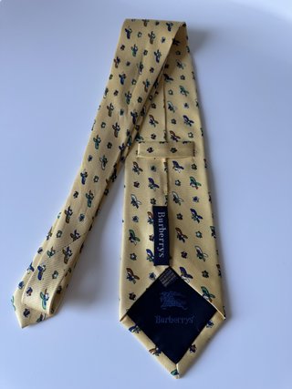 Corbata Burberrys amarilla con estampado