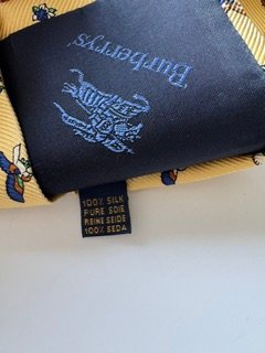 Corbata Burberrys amarilla con estampado