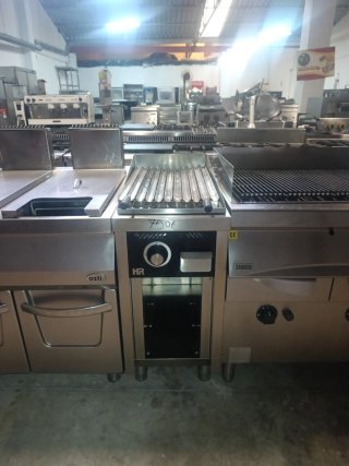Barbacoa a gas con piedra volcánica
