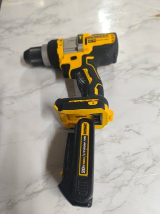 Taladro Percutor Dewalt XR con Batería