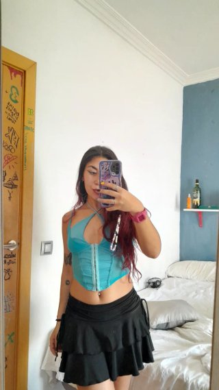 Top corto turquesa con escote halter