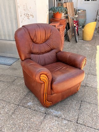 Sillón de cuero marrón