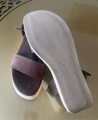 Sandalias cuña marrón
