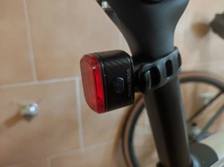 Luz trasera bicicleta USB y soportes
