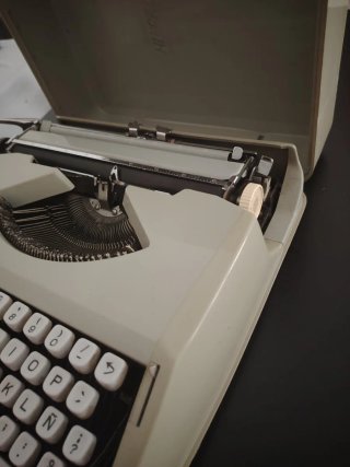 Máquina de escribir Hermes Baby