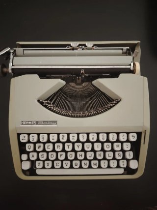 Máquina de escribir Hermes Baby