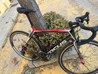 Bicicleta de carretera Focus Cayo talla M