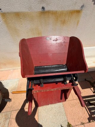 Prensa de uva antigua de madera