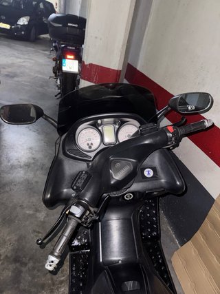 Maxi Scooter TMAX  Negra mate