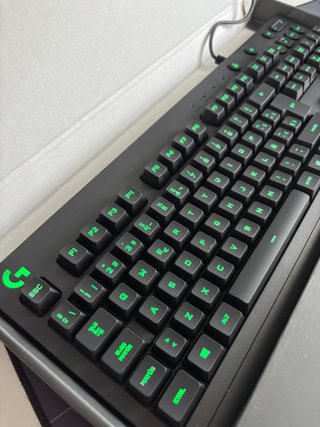 Teclado Gaming Logitech G213 RGB