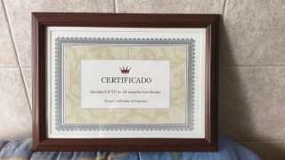 5 Marcos de madera para certificados.