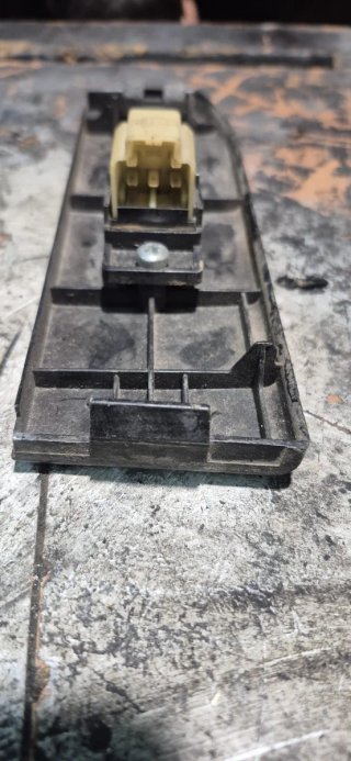 Interruptor elevalunas Nissan Terrano 1