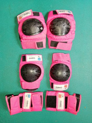 Patines Oxelo rosas y protecciones