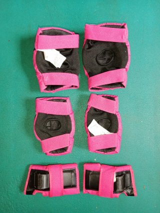 Patines Oxelo rosas y protecciones