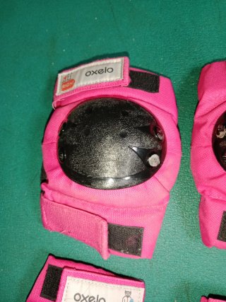 Patines Oxelo rosas y protecciones