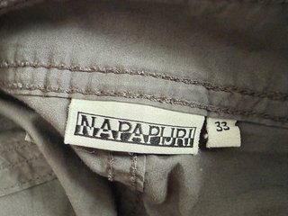 Bermudas Napapijri Gris. Talla 33