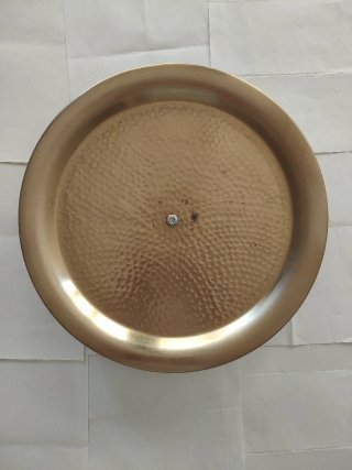 Bandeja redonda dorada martillada