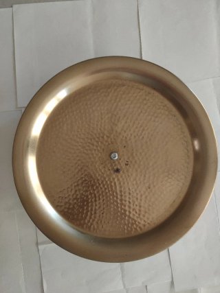 Bandeja redonda dorada martillada