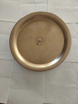 Bandeja redonda dorada martillada