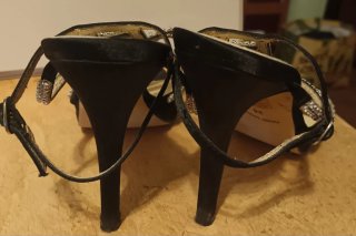 Sandali tacco raso nero e strass