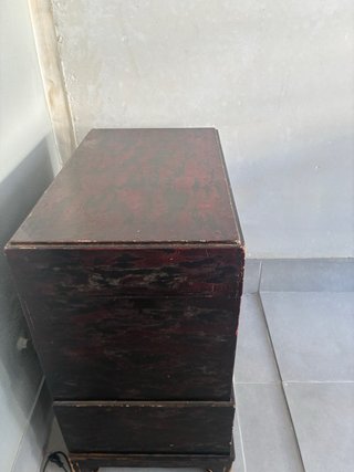 Baúl de madera y metal