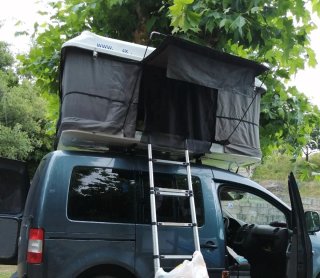 Cama coche, fácil instalación.