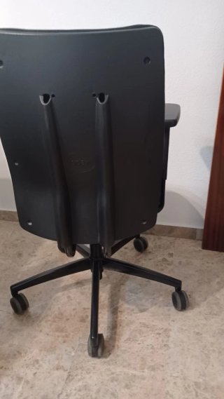 Sillón de oficina negro