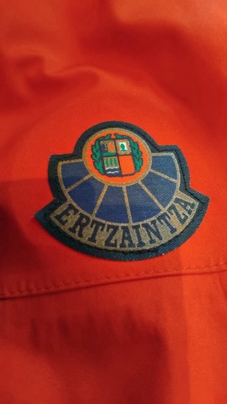 CHAQUETÓN DE UNIFORME DE PATRULLA ERTZAINT
