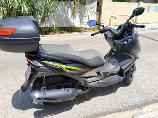 Kawasaki J300 Maxi Scooter Negra/Gris