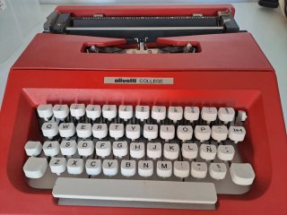 Máquina de escribir Olivetti College Roja
