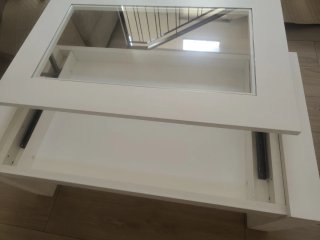 Mesa de centro blanca con cristal