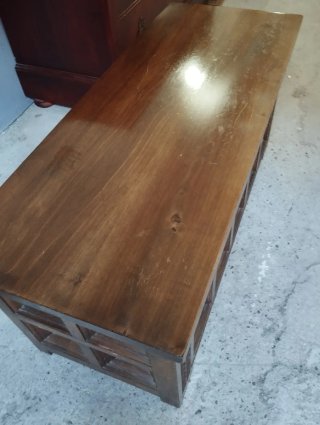Baúl antiguo de madera y metal