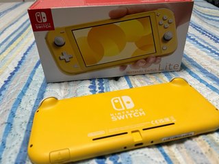 Nintendo Switch Lite Amarillo