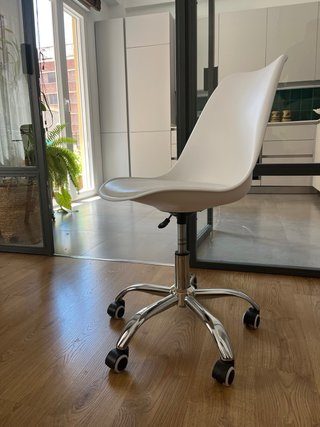 Silla de escritorio con ruedas regulable en altura