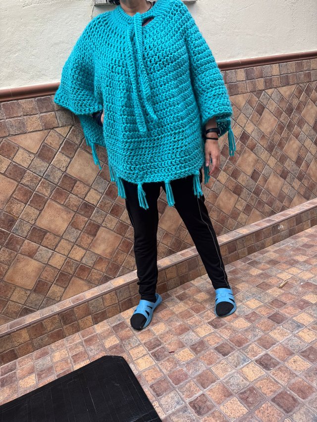 Poncho de lana hecho a mano
