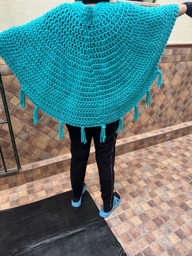 Poncho de lana hecho a mano