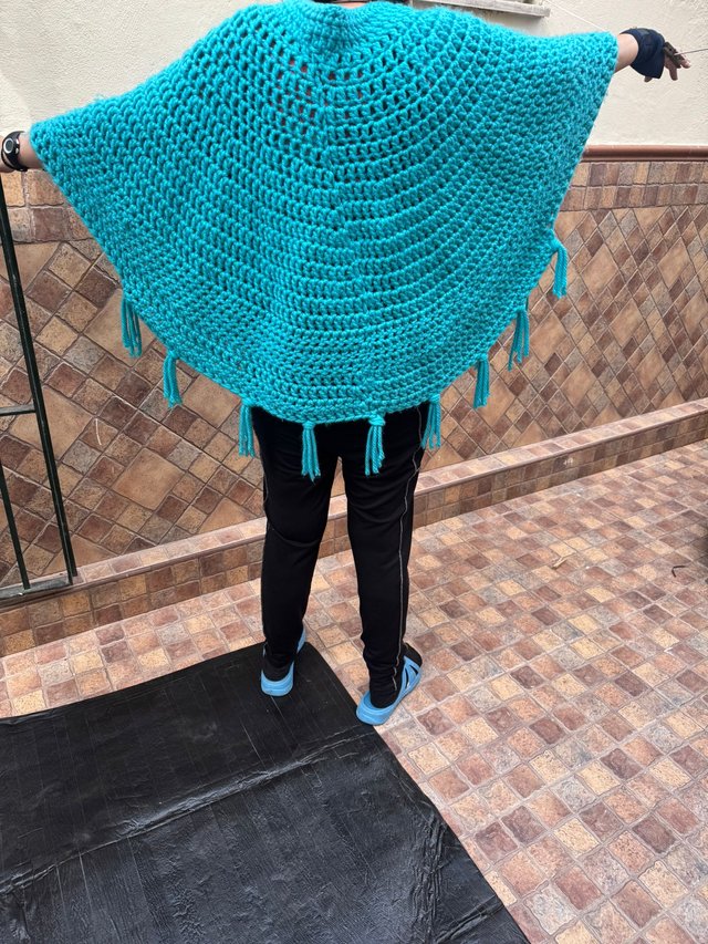 Poncho de lana hecho a mano