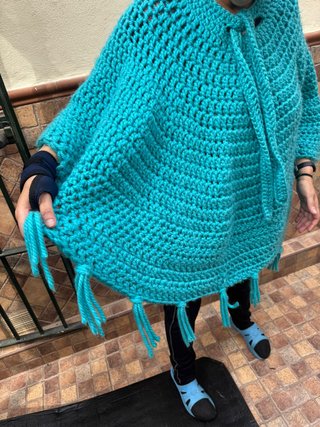 Poncho de lana hecho a mano
