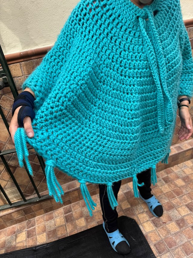 Poncho de lana hecho a mano
