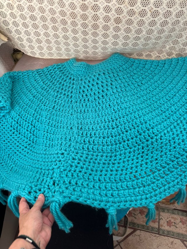Poncho de lana hecho a mano