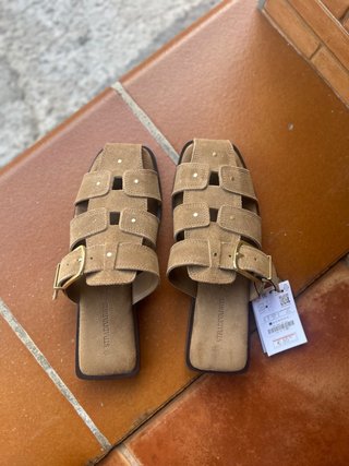 Sandalias cangrejo piel Stradivarius beige 35