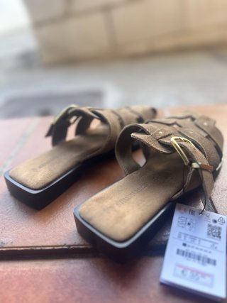 Sandalias cangrejo piel Stradivarius beige 35