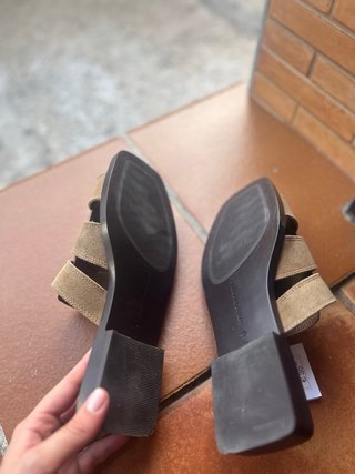 Sandalias cangrejo piel Stradivarius beige 35